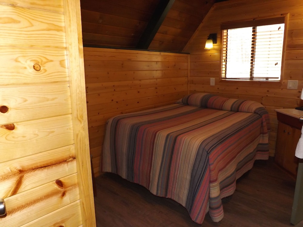 Arizona Mountain Inn and Cabins 20/50