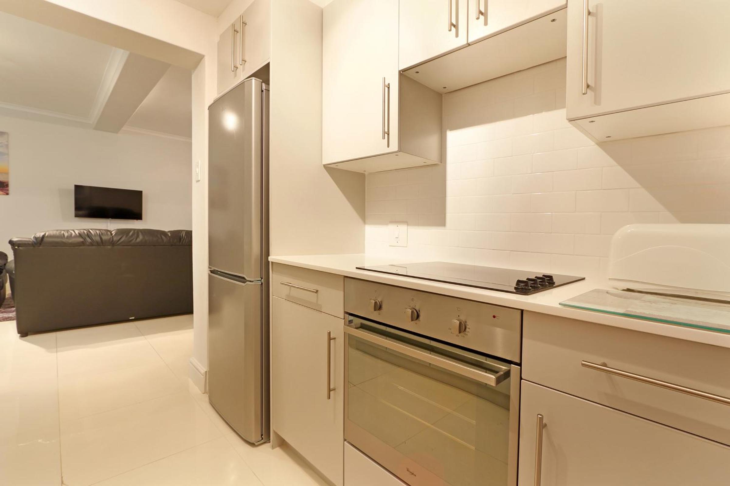 Camps Bay Beach Apartment 18/20