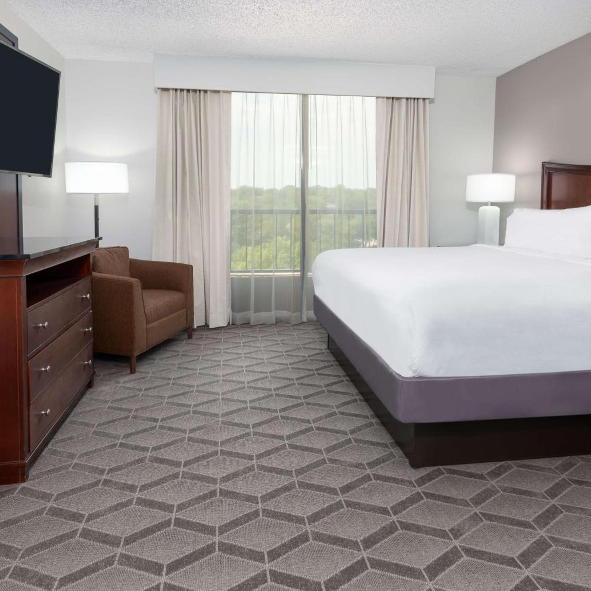 1 BEDROOM, SUITE, KING BED, ACCESSIBLE