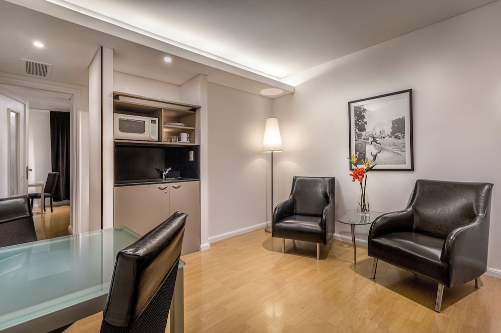 Broadway Hotel And Suites 32/50