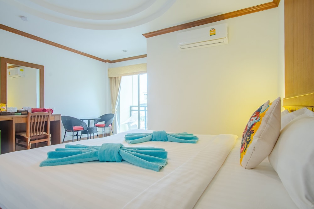 Pipikuku Hotel and Restaurant (ex. MVC Patong House) 26/30