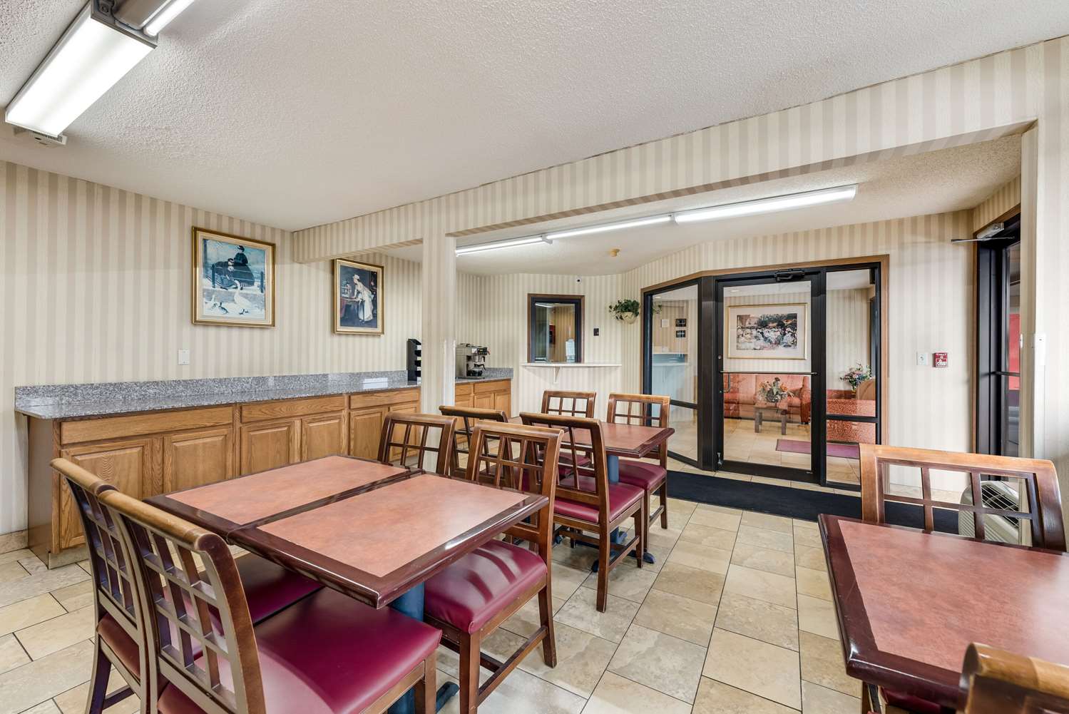 Rodeway Inn Columbus West 21/26