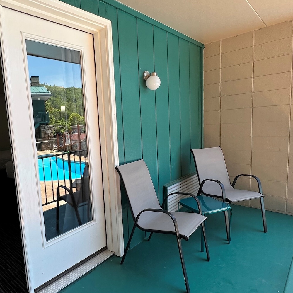 Reagan Resorts Inn 20/29