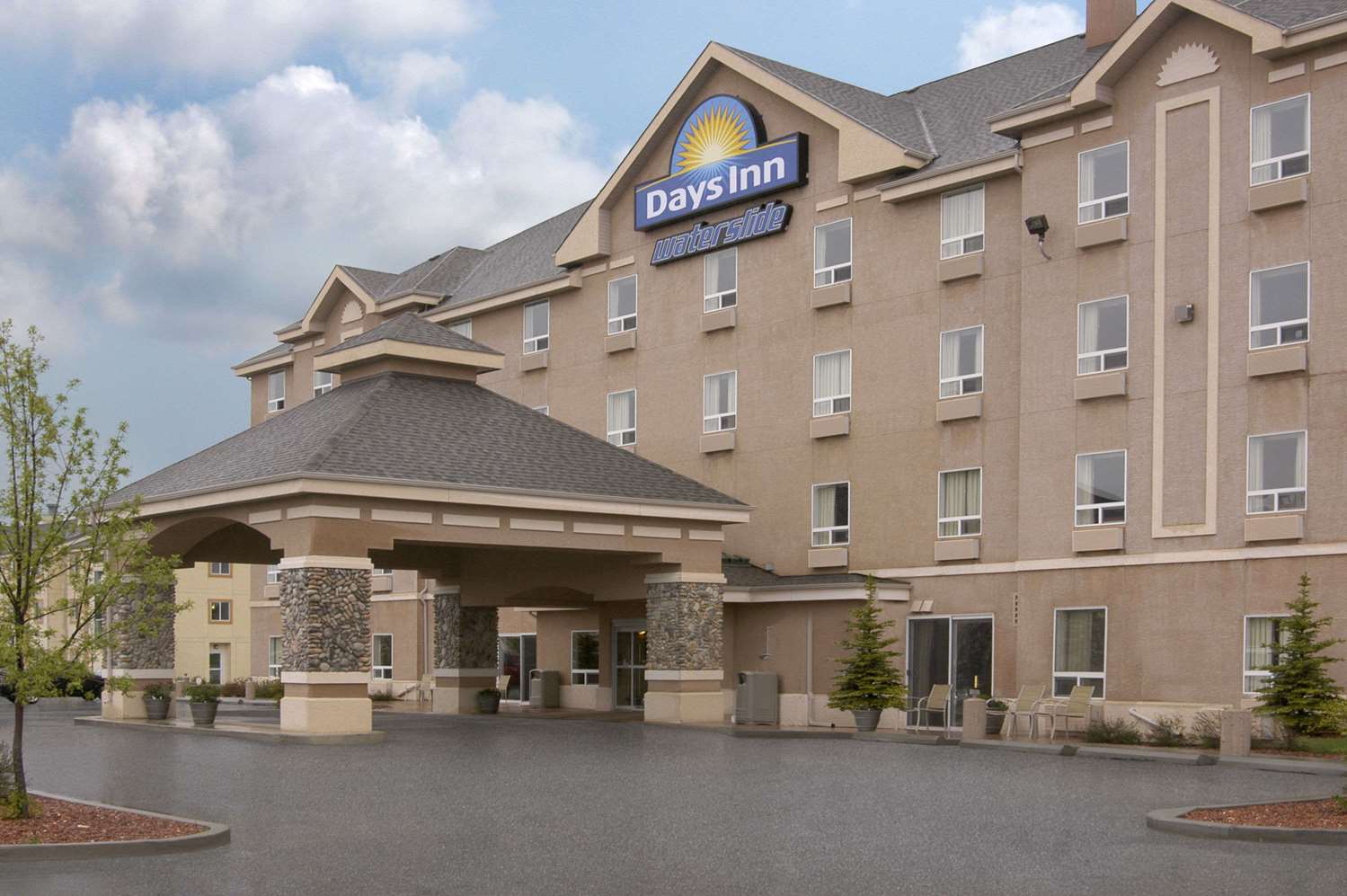Days Inn Red Deer 2/28
