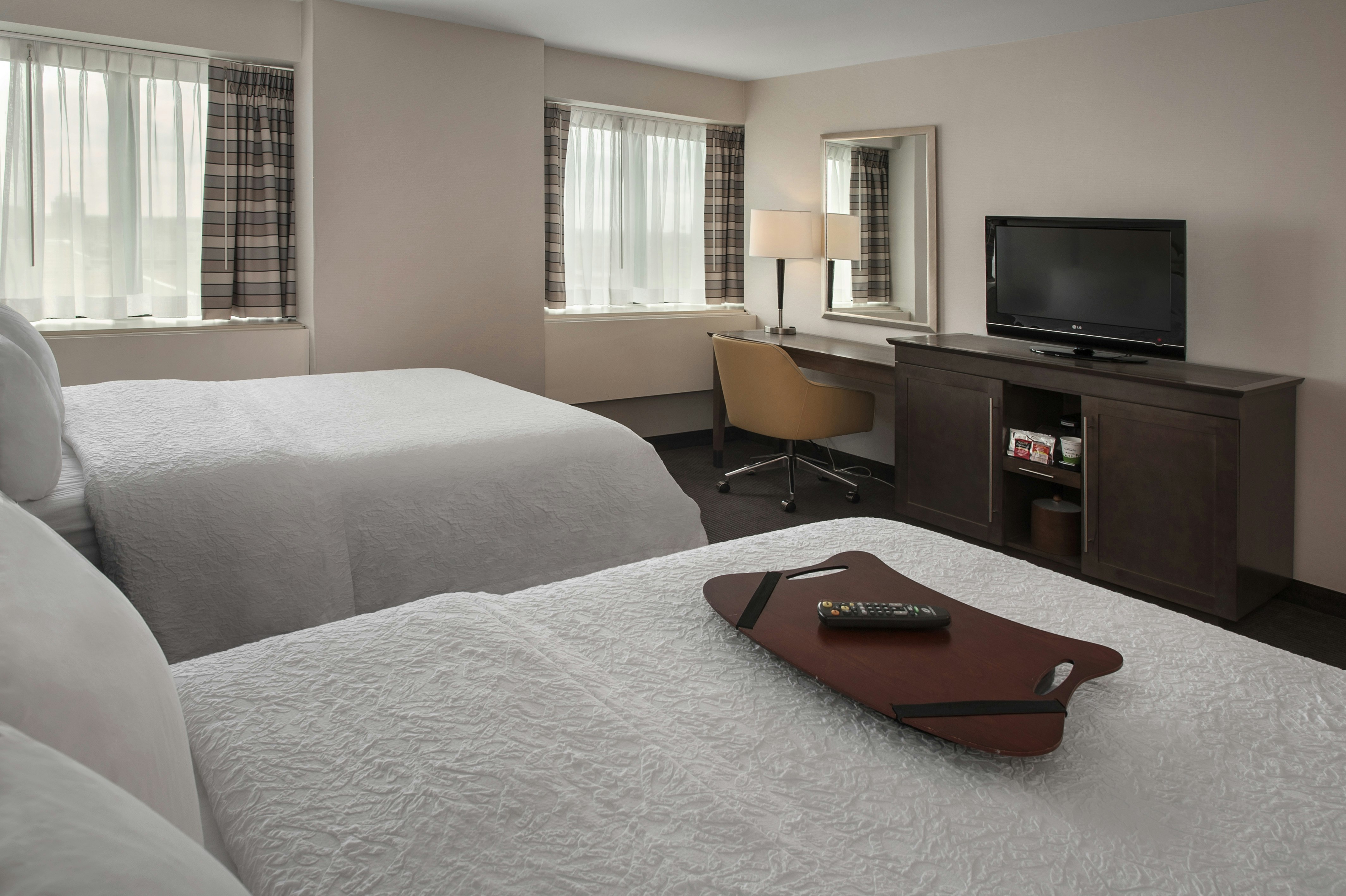 Hampton Inn and Suites Milwaukee Downtown 9/41
