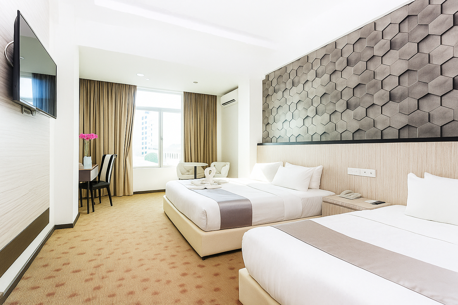 غرفة عائلية بسرير كينج وسرير فردي، THE REED HOTEL MELAKA – Formerly E-Red Hotel Melaka 2/2