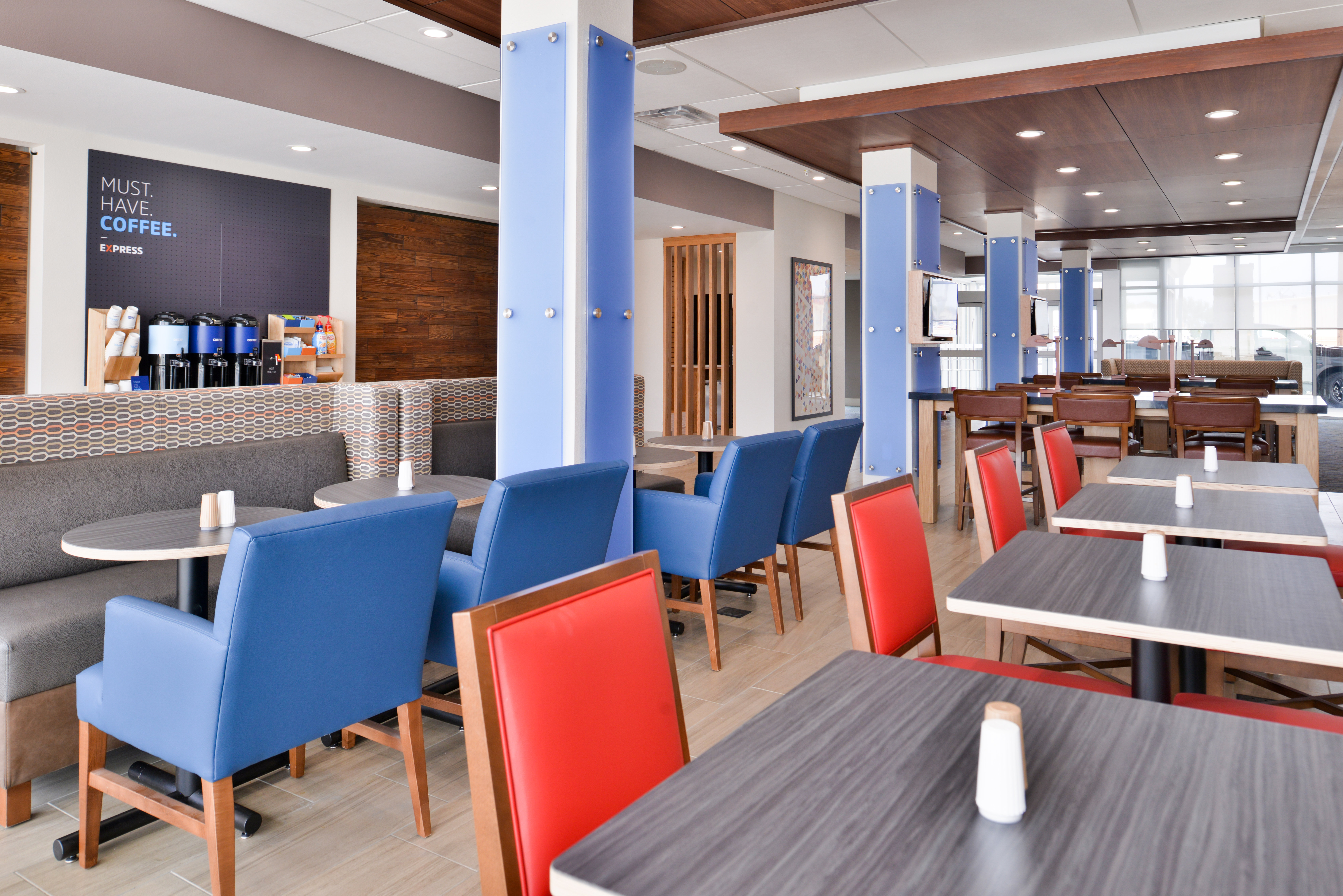 HOLIDAY INN EXPRESS EARLY 16/34