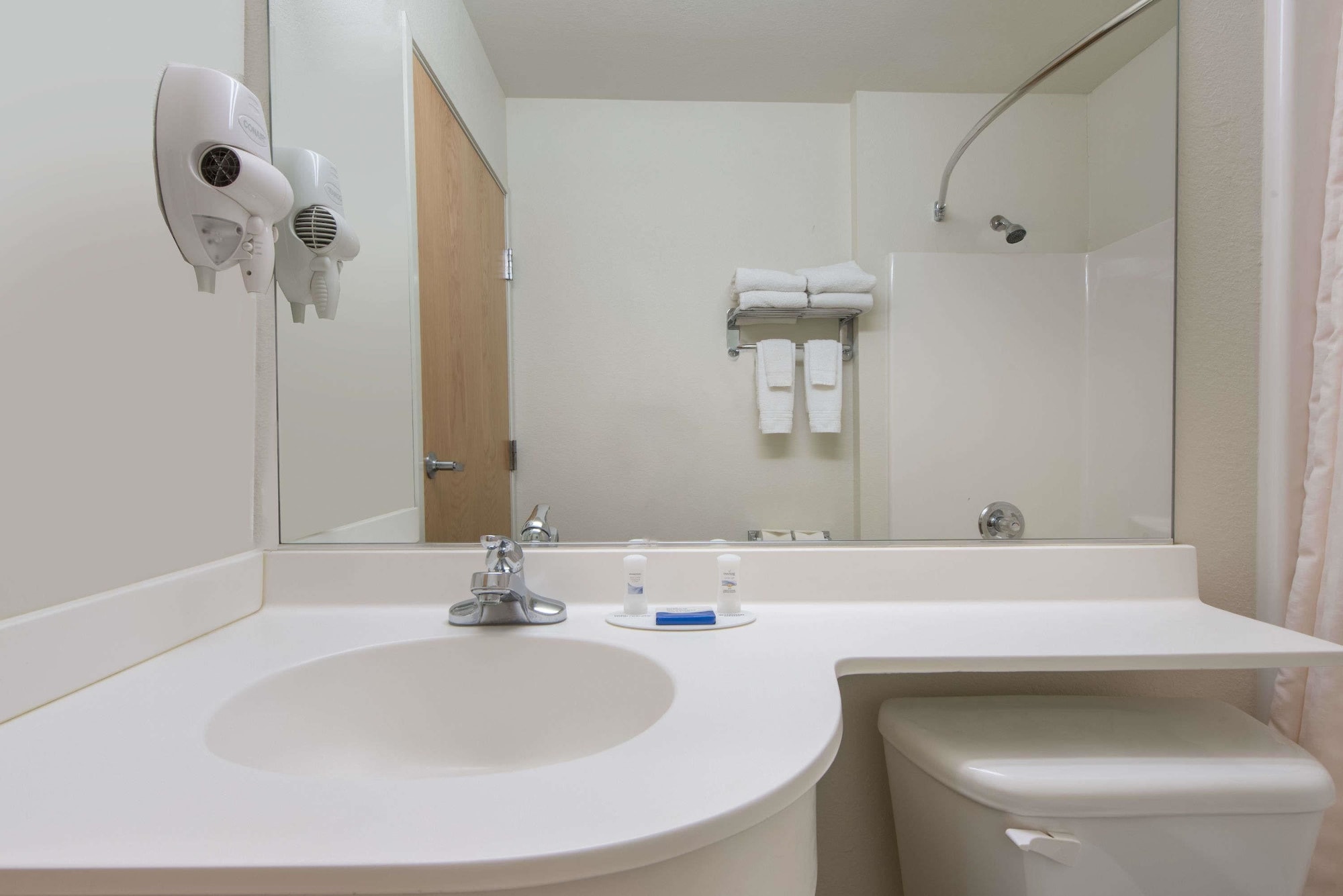 غرفة قياسية بسرير كوين، Microtel Inn & Suites by Wyndham Altus 3/3