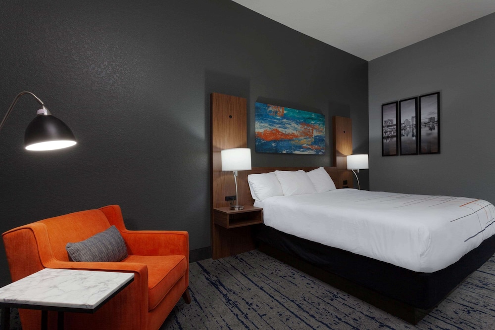 Sleep Inn & Suites St Petersburg Gateway 14/40