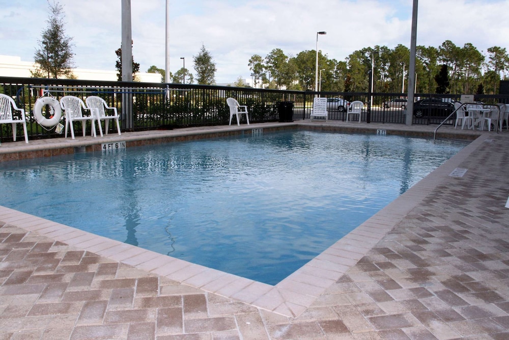 Hampton Inn Suites Orlando John Young Pkwy 4/42