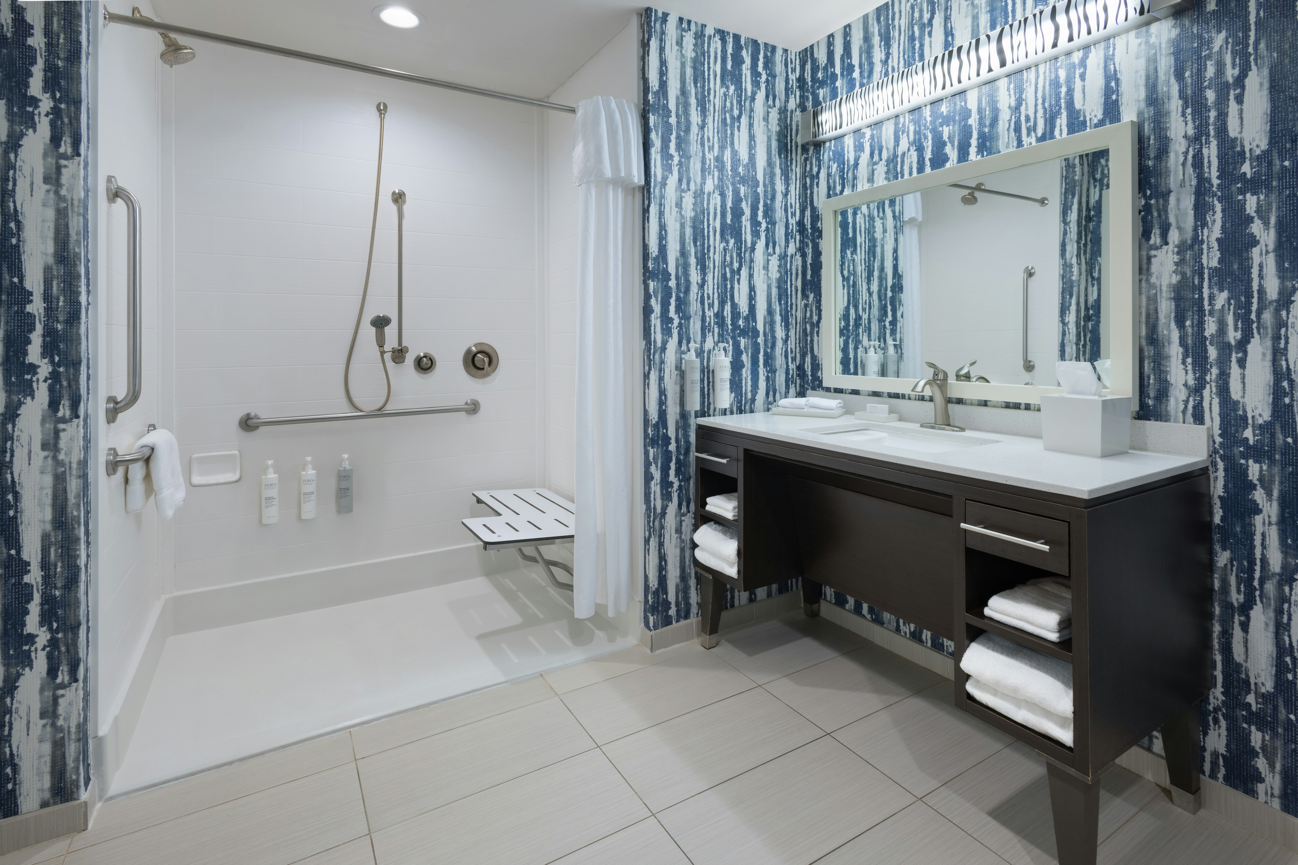 STUDIO, KING BED, ACCESSIBLE