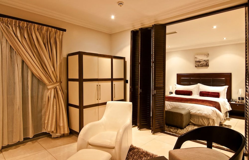 Leola Suites 13/37