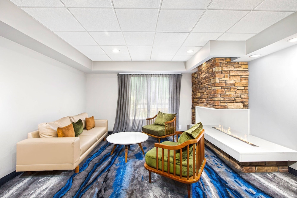 Fairfield Inn Evansville East 27/40