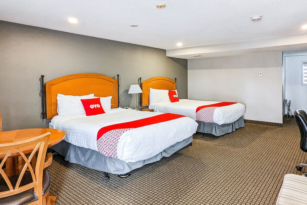 OYO First Canada Hotel Cornwall Hwy 401 ON 14/42