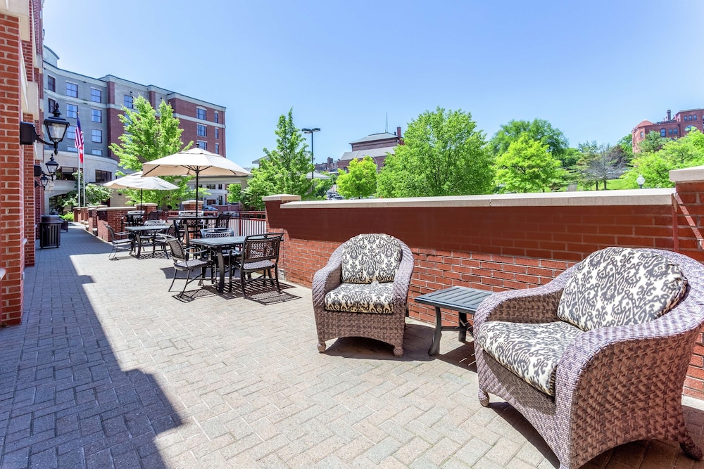 Hampton Inn Suites Saratoga Springs Downtown 3/69