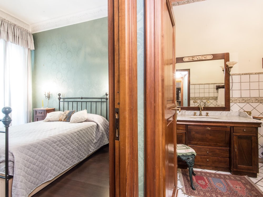 RSH Spanish Steps Luxury Apartment 7/44