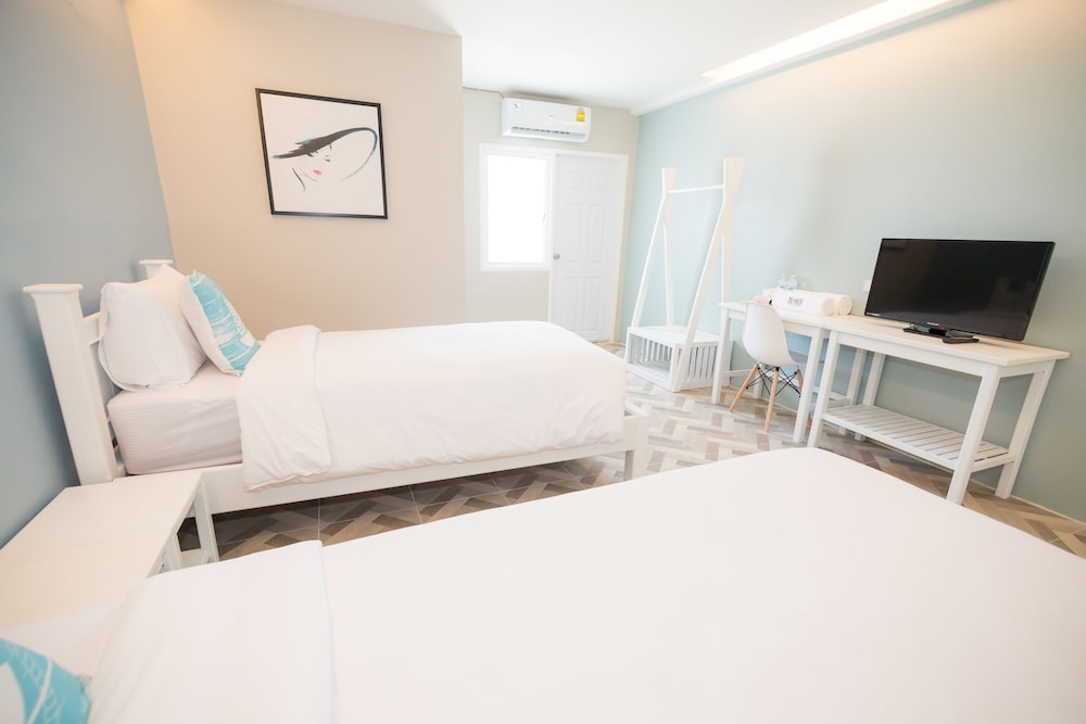 STANDARD, TWIN BEDS, BALCONY