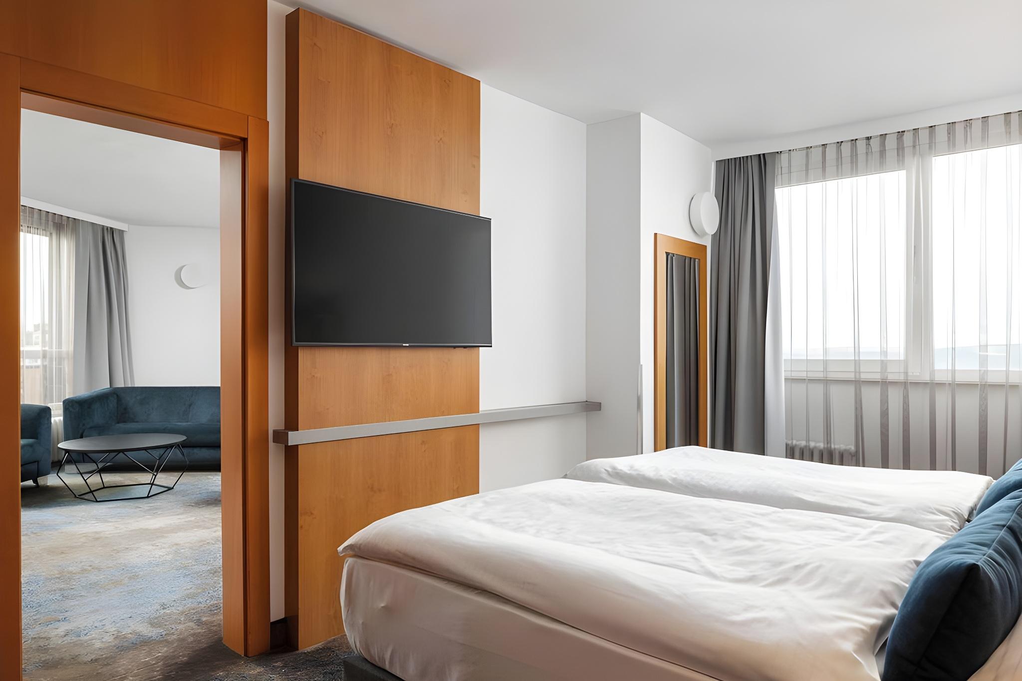 Family Suite, Queen Bed, Pool Access