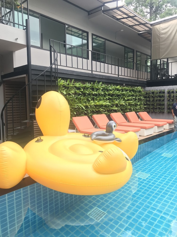 V20 Boutique Hotel 69/76