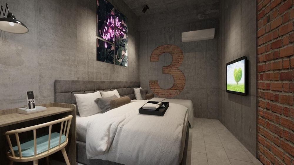 Brown Hotel 35/43