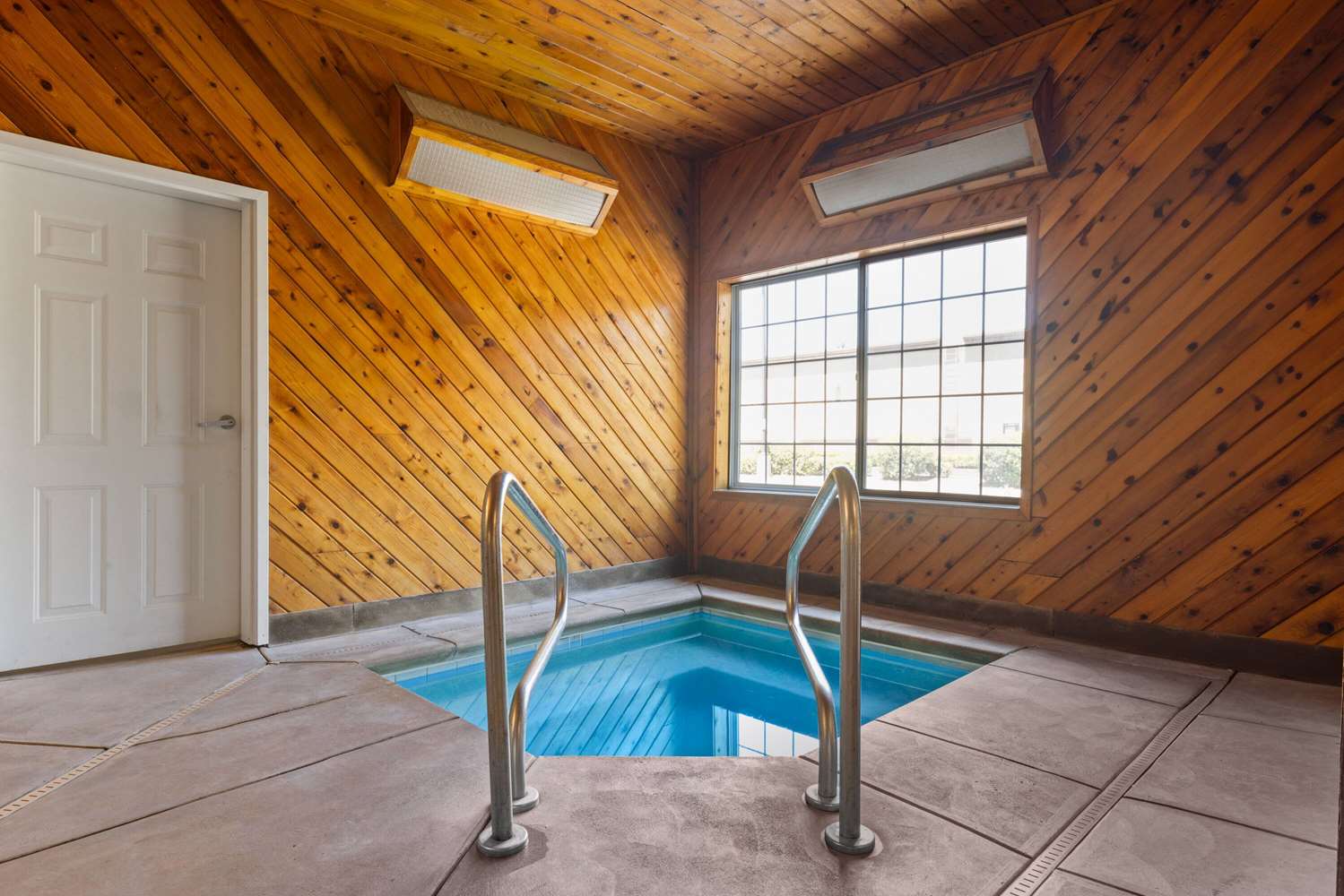 swimming pool spa