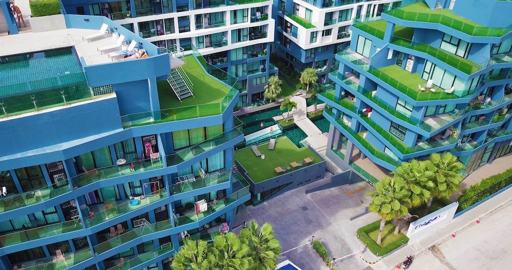 Acqua Condominium 5/50