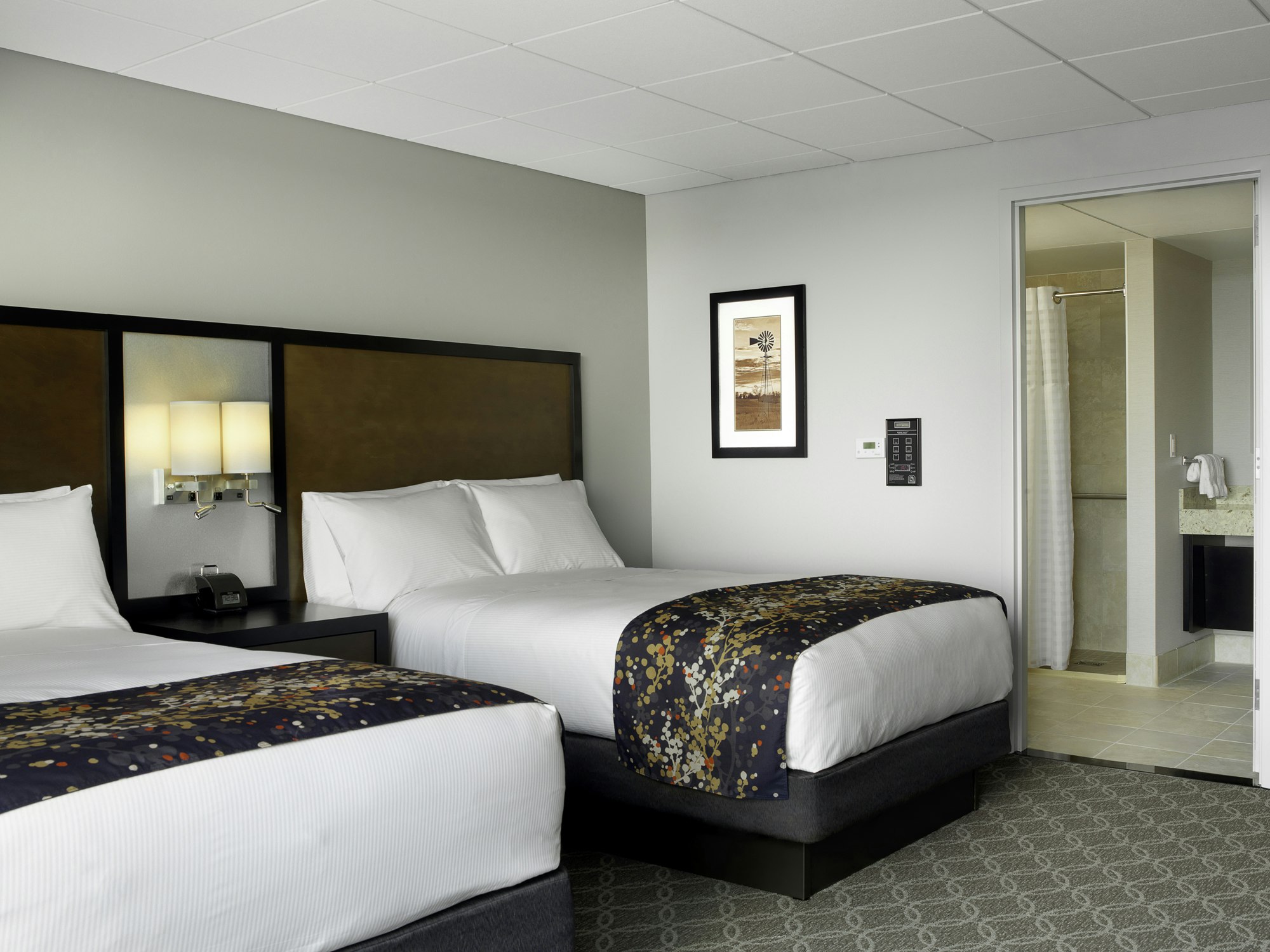room, 2 double beds, accessible
