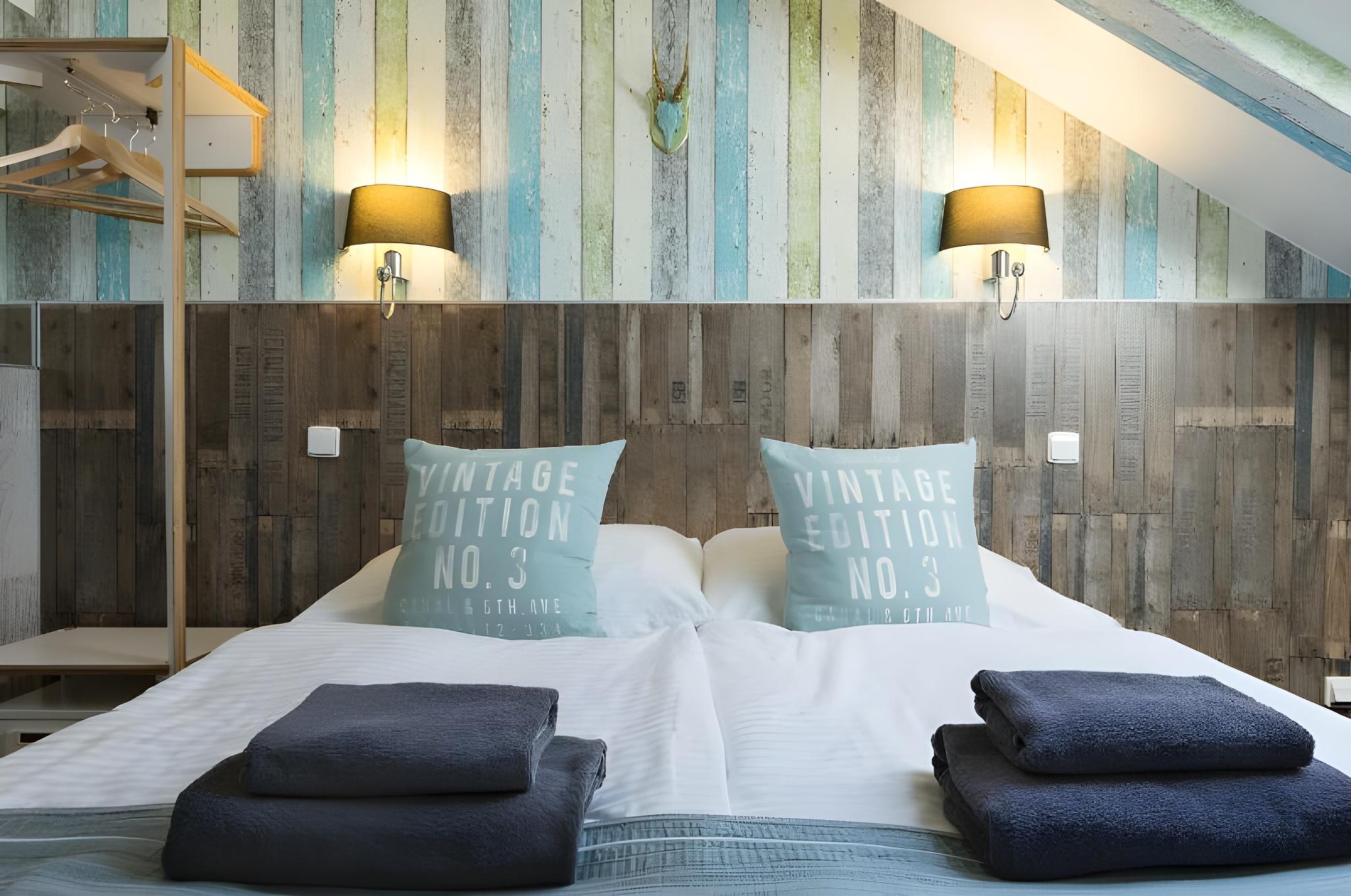 Room, Single, Double Bed