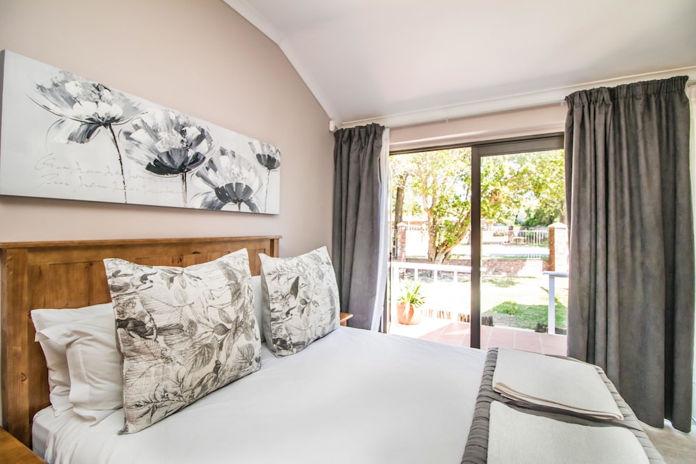 Little Rose Guesthouse & Self-Catering 24/50