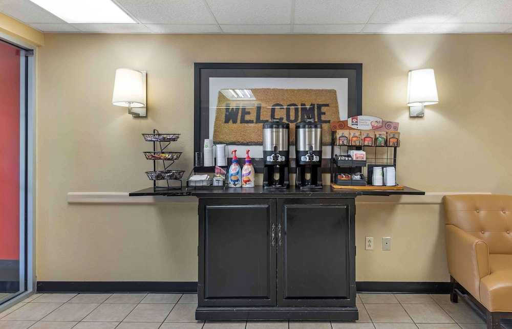 Studio 6 Corporate Extended Stay Rochester Henrietta NY 9/59