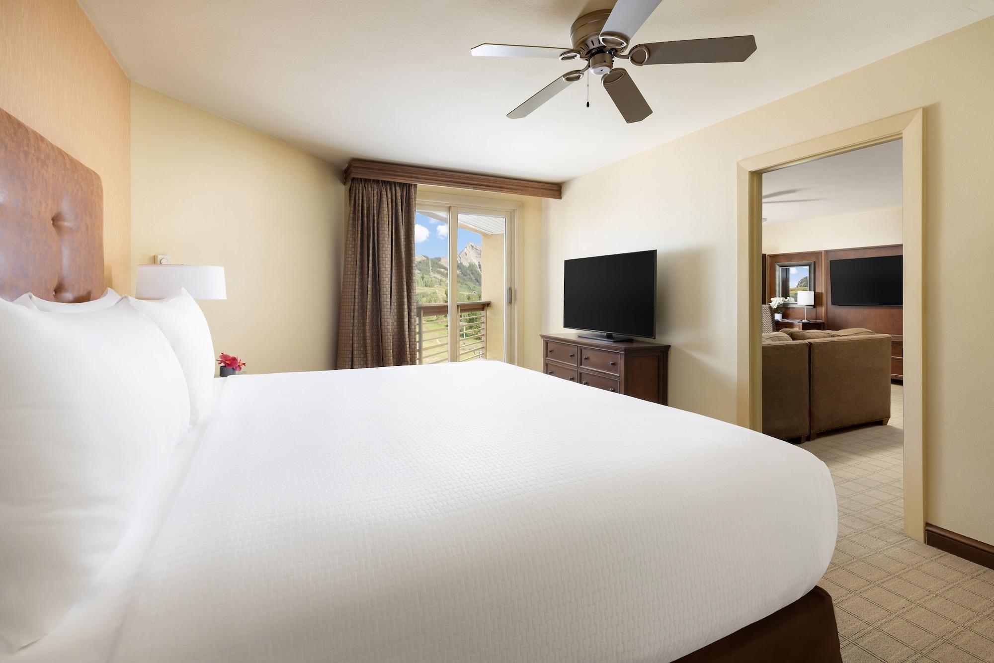 1 Bedroom, Suite, Side View