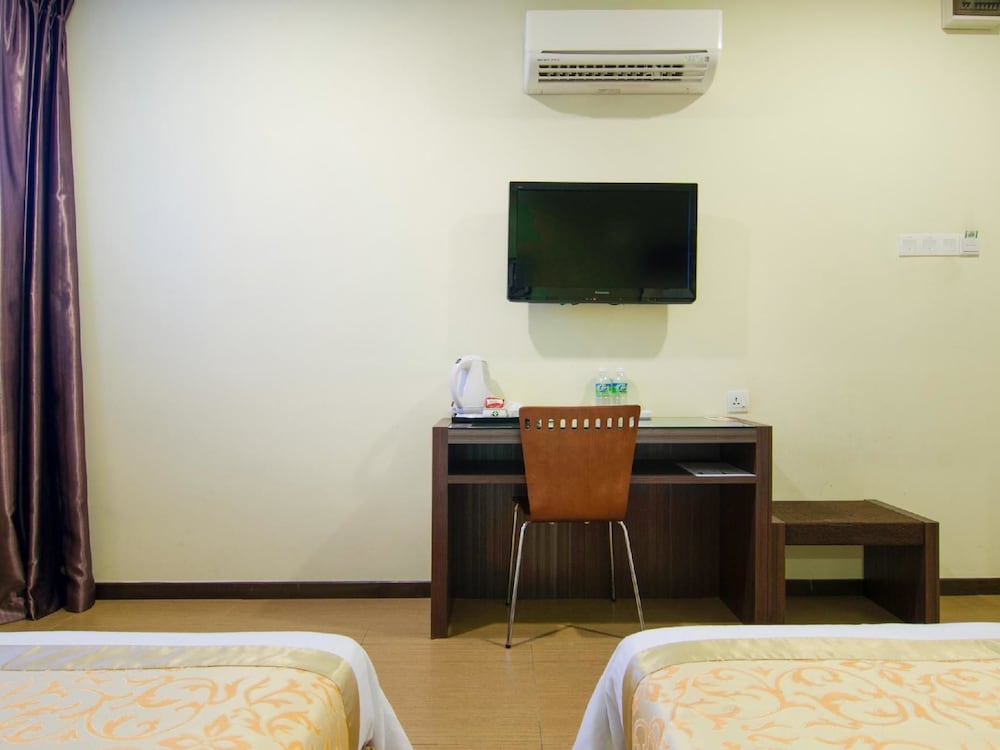 8 Days Boutique Hotel Mount Austin 52/57