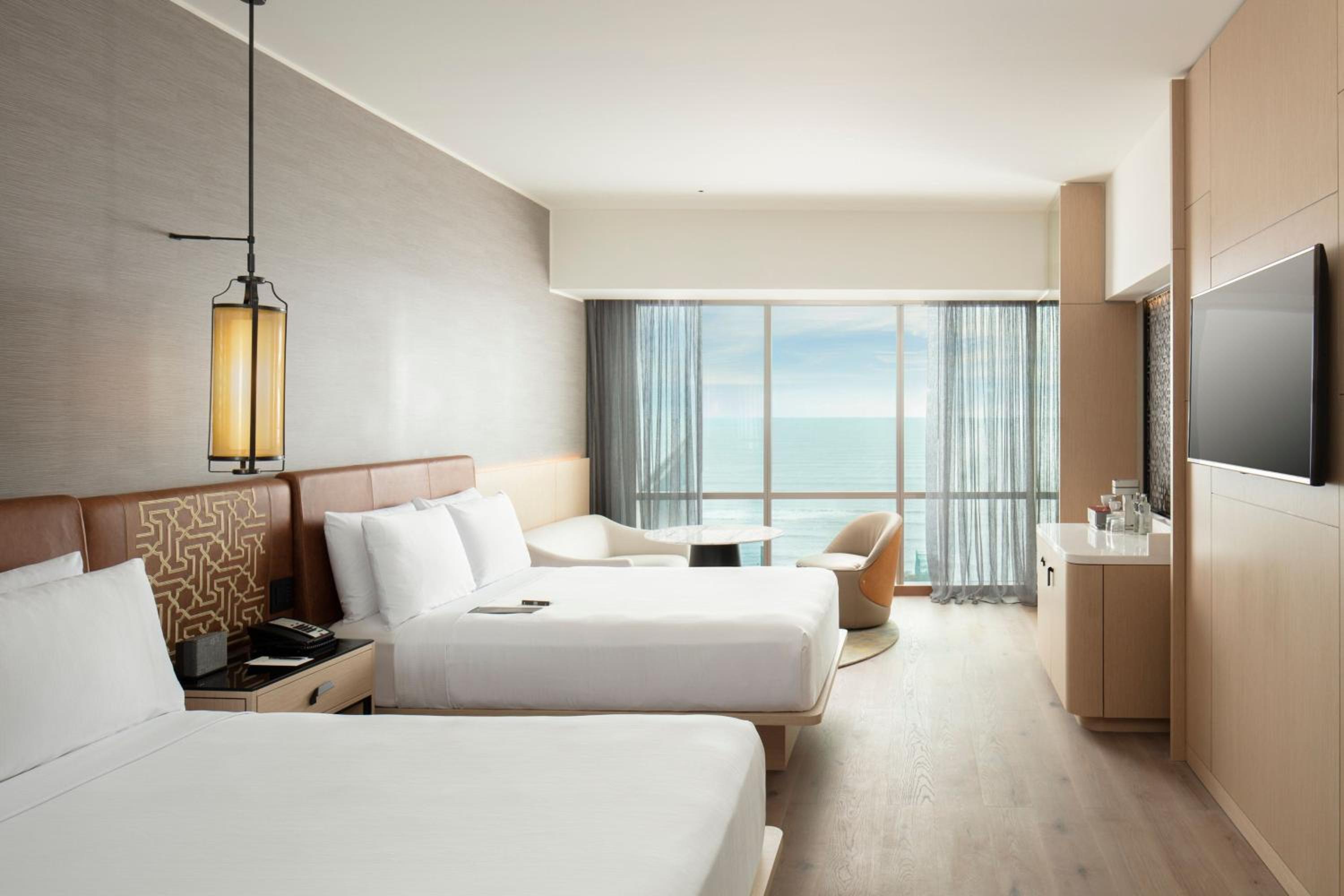 Contemporary, Classic, 2 Queen Beds, Ocean Front