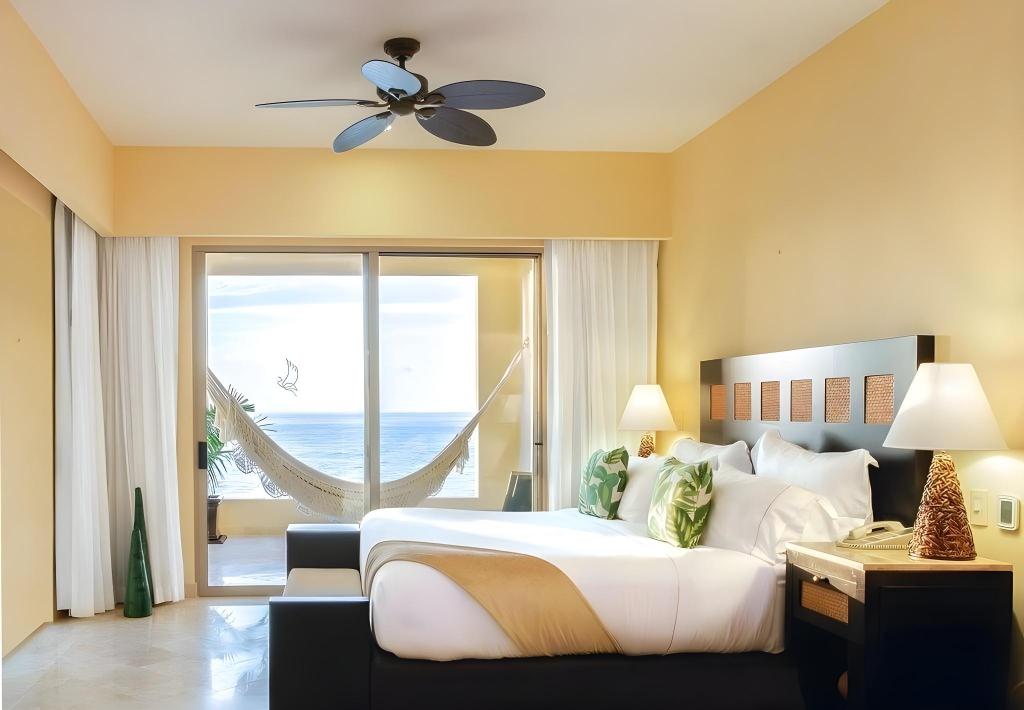Deluxe, King Bed, Ocean Front, Balcony