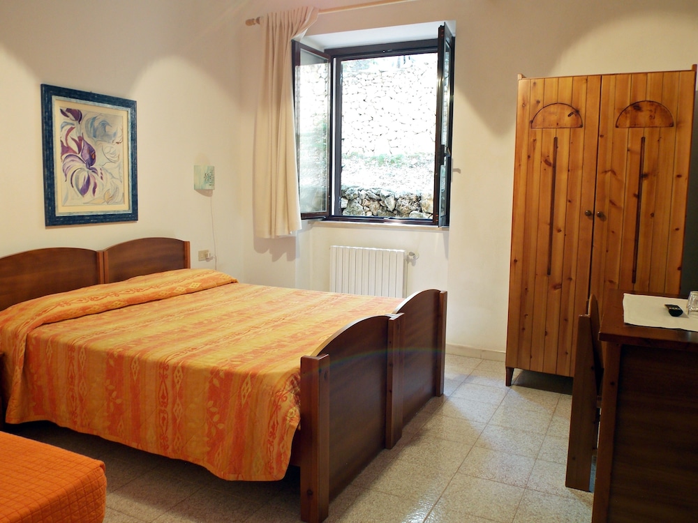 Enis Monte Maccione 24/66