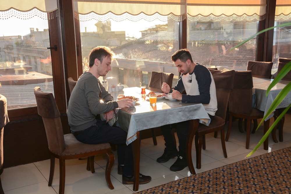 Grand Rosa Hotel 35/42