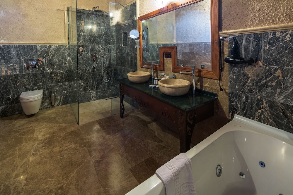 LUXURY, SUITE, COURTYARD VIEW