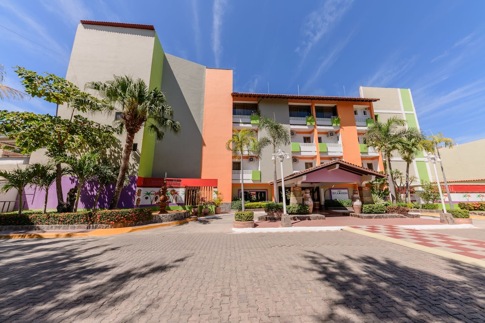 Decameron Los Cocos Guayabitos Ramada All Inclusive Resort 4/49