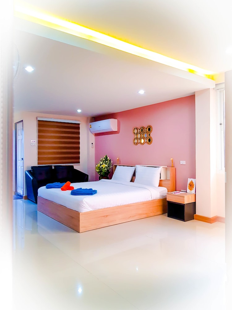 Ambrosial Suites 2/42