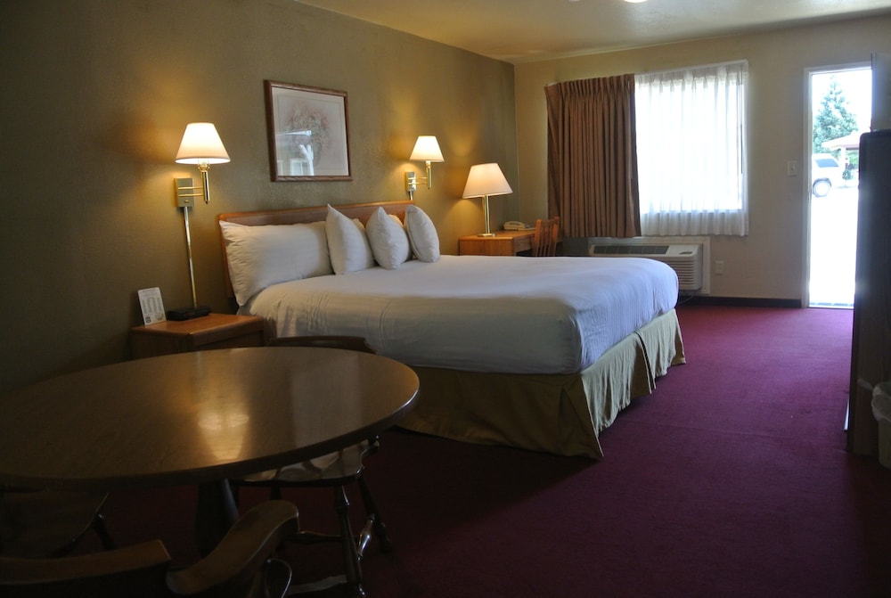 Vino Inn & Suites (ex Rancho Tee Motel) 16/63