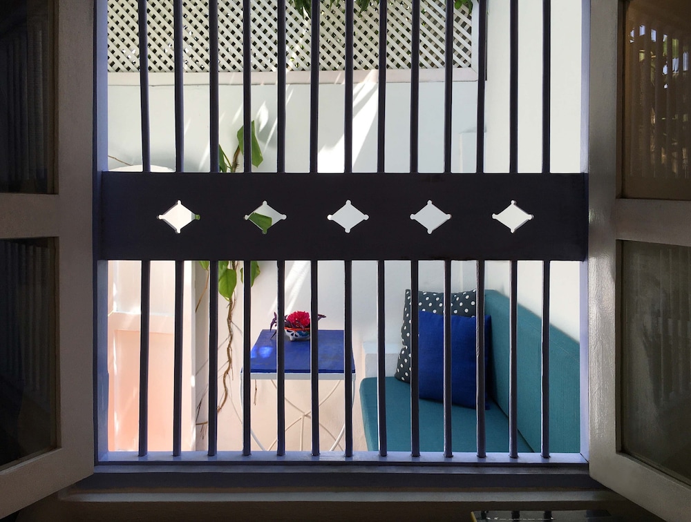 Les Lezards Bed Breakfast 10/63