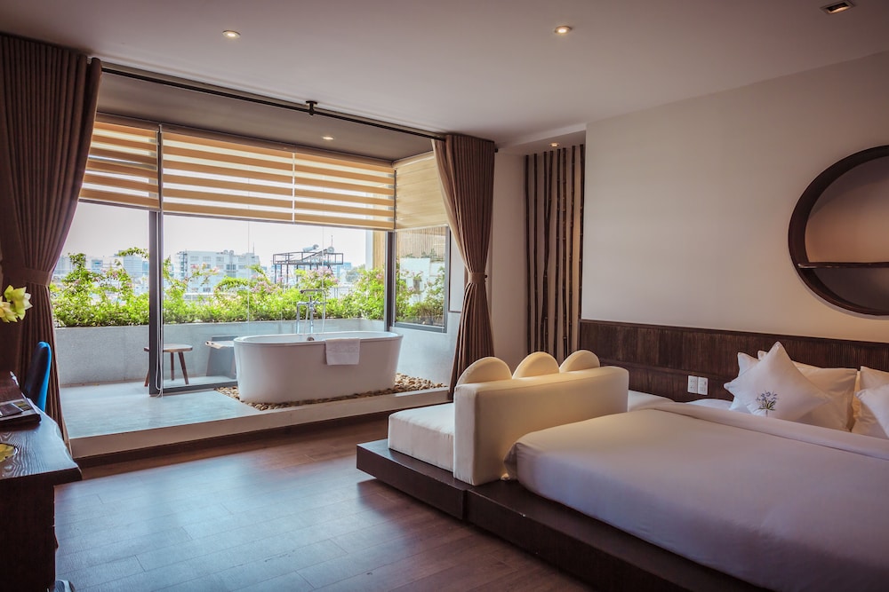 Cochin Zen Hotel 10/70