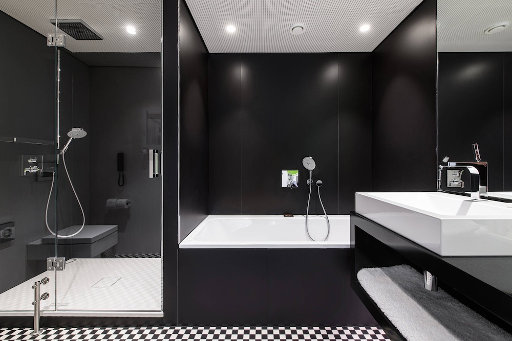 RENAISSANCE WARSAW AIRPORT HOTEL 15/62
