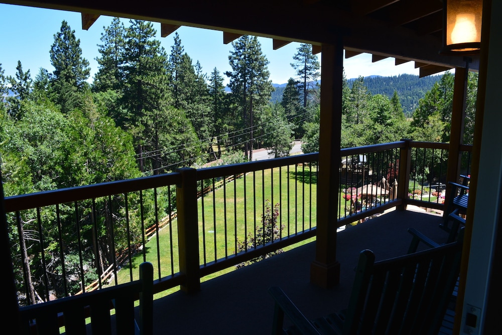 Callahan s Mountain Lodge 3/78