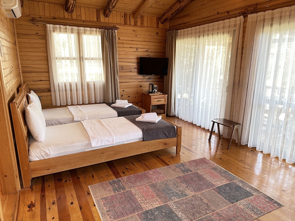 Tree House, Family, Double and Twin Beds