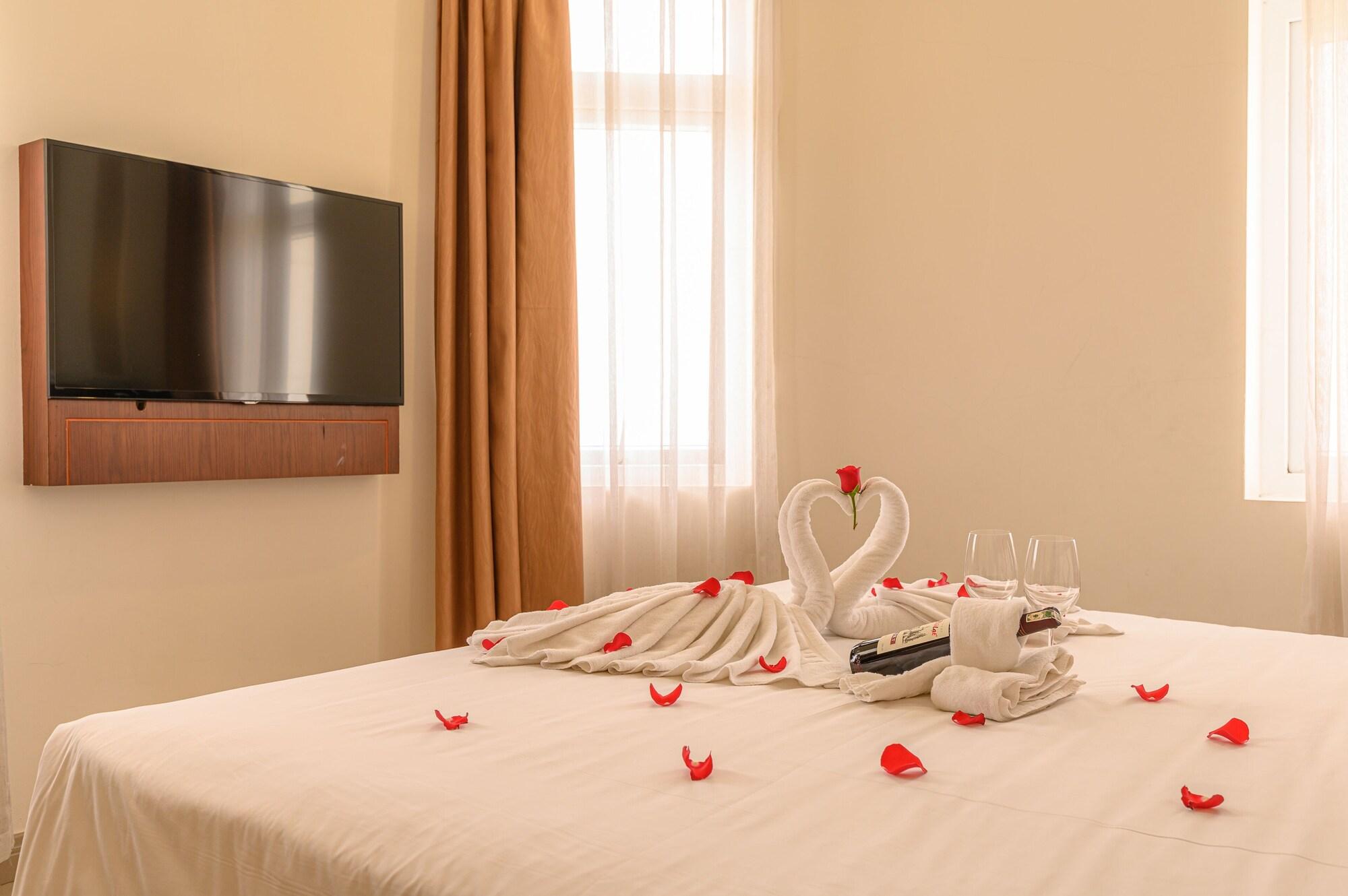 Lychee Hotel 30/40