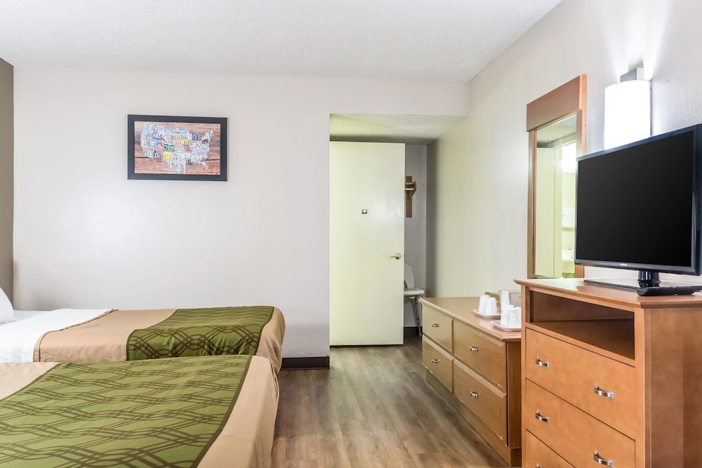 Econo Lodge Live Oak, FL 25/35
