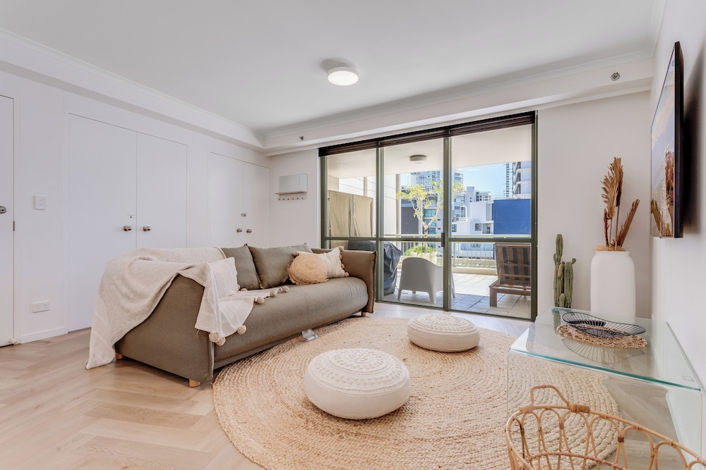 3 BEDROOMS, DELUXE, APARTMENT, OCEAN VIEW
