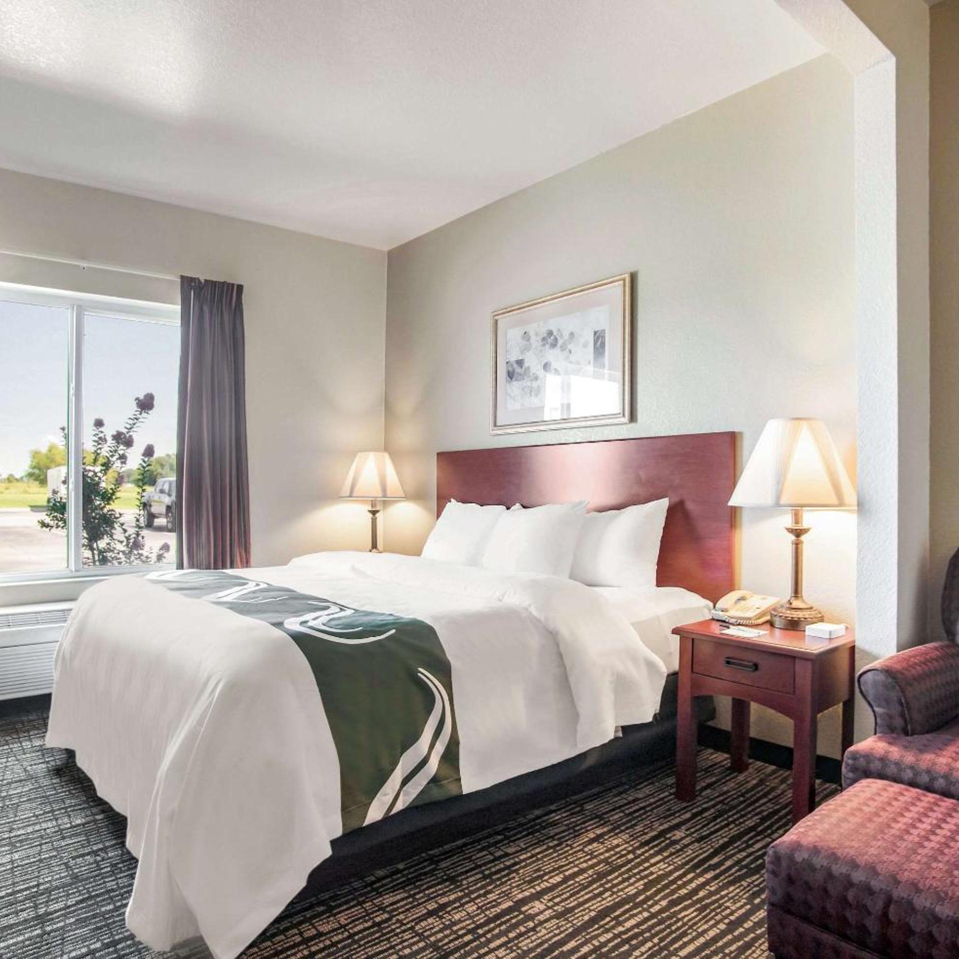Suite, King Bed, Hot Tub