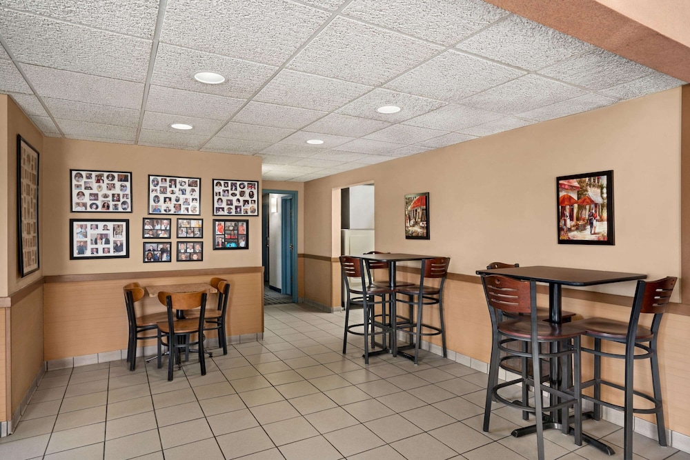 Days Inn by Wyndham Canastota/Verona 39/52